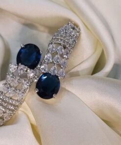 Doublet Stone Hand Cuff