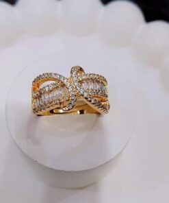“💛 Golden Ring with Sparkling Transparent Stones – Elegant Style