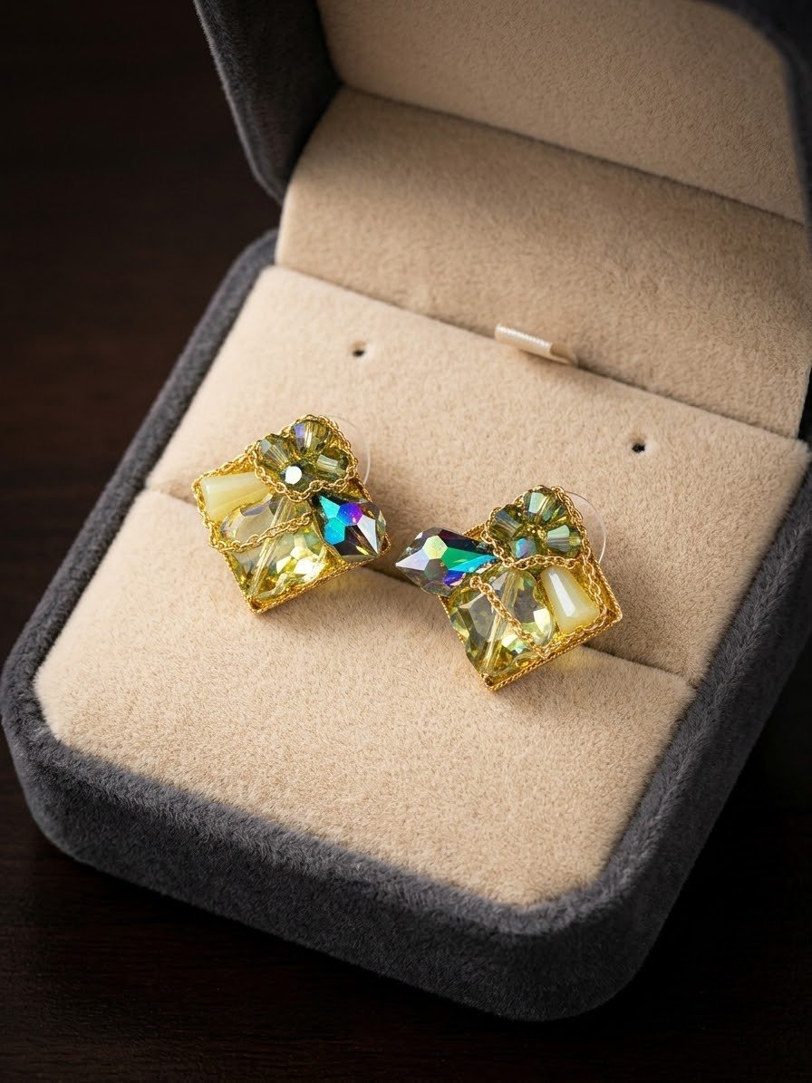 Fuyuan Stud Earrings