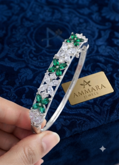 1 Carat Green Stone Openable Handcuff (Size 2.4)