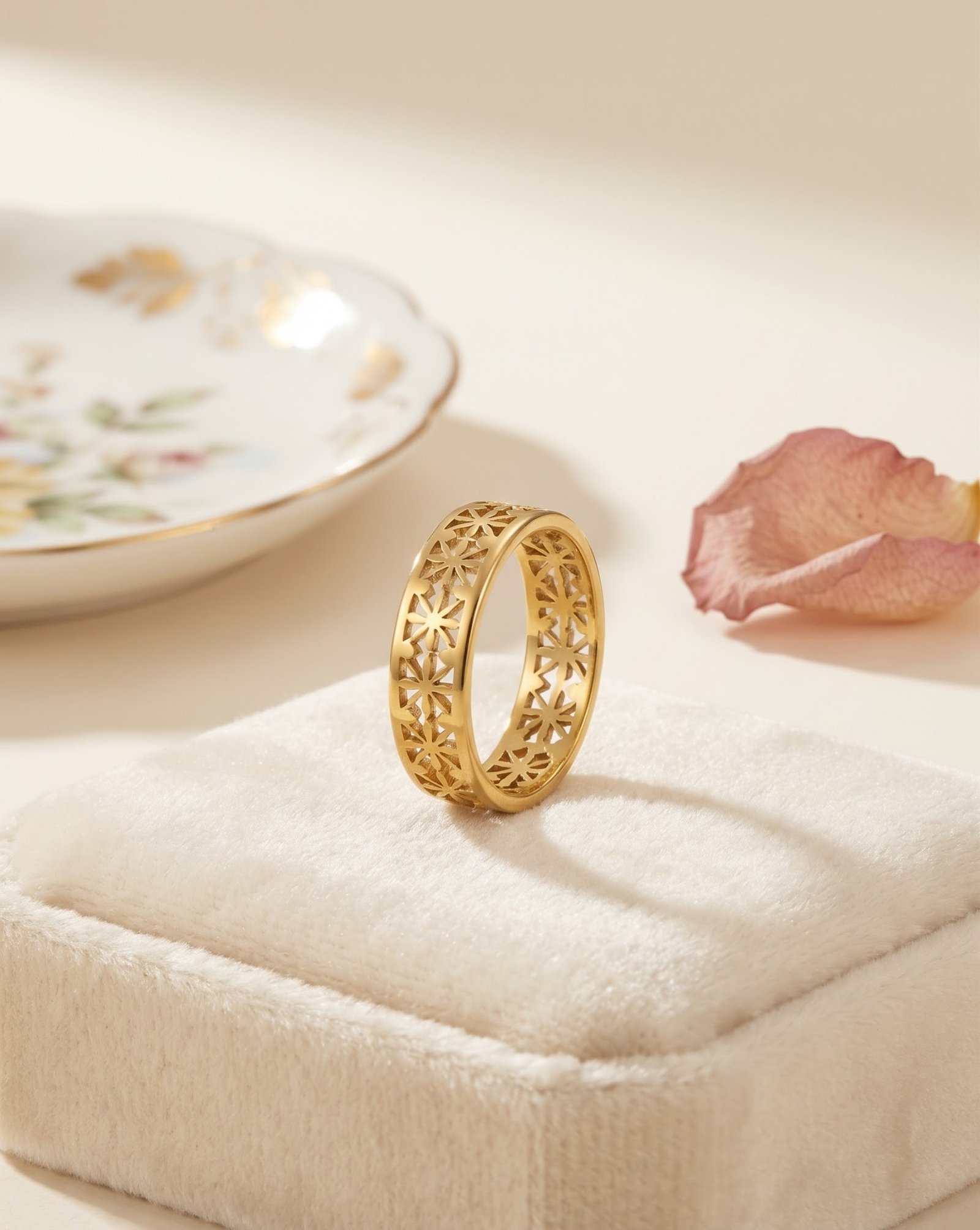Floral Cutout Band Ring – Size 7 - Ammara Jewels